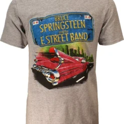POPMERCH Bruce Springsteen Pink Cadillac T-Shirt - Officiële Merchandise -Dameskleding Verkoop 550x671