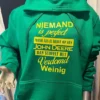 Sol's Groene Hoodie Met Gele Opdruk John Deere Maat 3XL. Niemand Is Perfect Maar Als Je Rijdt Op Een John Deere Scheelt Het Verdomd Weinig.