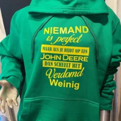 Sol's Groene Hoodie Met Gele Opdruk John Deere Maat 3XL. Niemand Is Perfect Maar Als Je Rijdt Op Een John Deere Scheelt Het Verdomd Weinig.