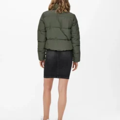 ONLY ONLDOLLY SHORT PUFFER JACKET OTW NOOS Dames Jas - Maat M 21 ONLY ONLDOLLY SHORT PUFFER JACKET OTW NOOS Dames Jas - Maat M -Dameskleding Verkoop 550x733 358