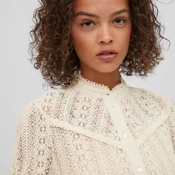 Vila Blouse Vichikka L/s Lace Shirt/3s 14081445 Birch Dames Maat - M -Dameskleding Verkoop 550x733 381