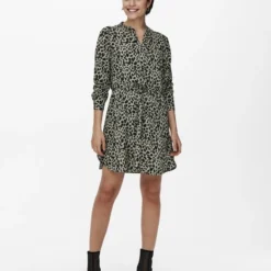 ONLY ONLCORY L/S V-NECK TUNIC WVN NOOS Dames T-shirt - Maat XL -Dameskleding Verkoop 550x733 463