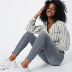 Only Jeans Onlblush Mid Sk Ank Raw Jns Rea0918 15188520 Grey Demin Dames Maat - W26 X L34 -Dameskleding Verkoop 550x733 553