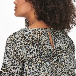 ONLY CARMAKOMA CARVICA SS TOP NOOS WVN Dames T-shirt - Maat 48 -Dameskleding Verkoop 550x824 112