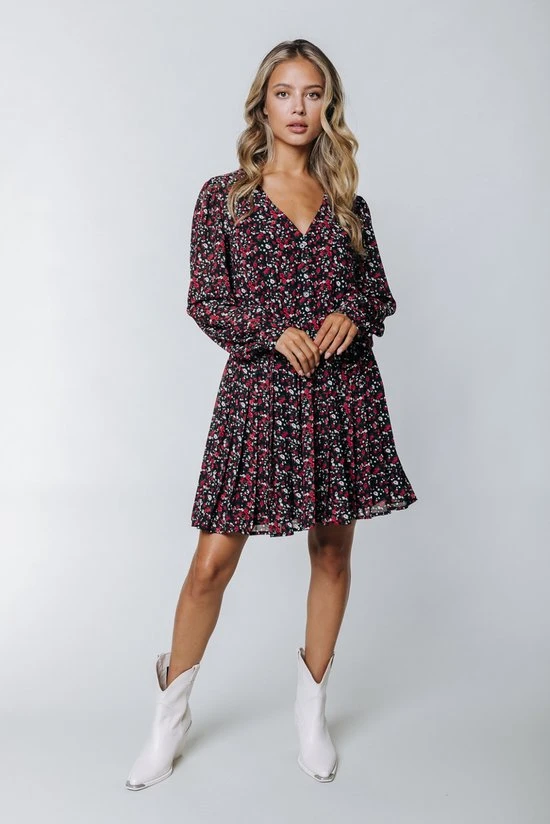 Colourful Rebel Olsa Flower Jurk Rood Dames - A-lijn - Viscose - L 1 Colourful Rebel Olsa Flower Jurk Rood Dames - A-lijn - Viscose - L