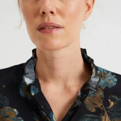 WE Fashion Dames Blouse Met Dessin En Ruches -Dameskleding Verkoop 550x825 1