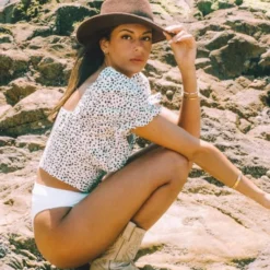 Merkloos Chouete Club White Cropped Dotted Top 9 Merkloos Chouete Club White Cropped Dotted Top -Dameskleding Verkoop 550x825 252