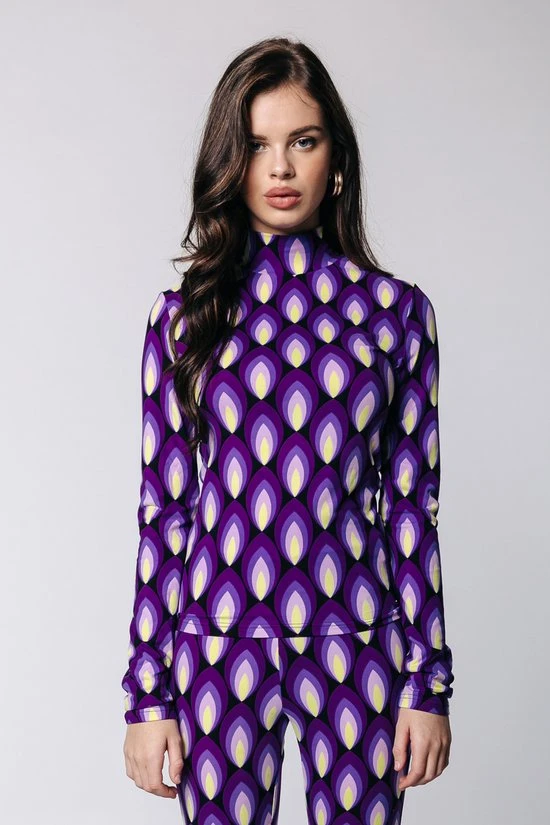 Colourful Rebel Neyo Geo Dot Peached Turtleneck Top- Maat XL 1 Colourful Rebel Neyo Geo Dot Peached Turtleneck Top- Maat XL