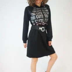 La Pèra Zwarte Sweatjurk Care Dames Hoodie Jurk Dames Zwart – Maat L/XL