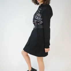 La Pèra Zwarte Sweatjurk Care Dames Hoodie Jurk Dames Zwart – Maat L/XL -Dameskleding Verkoop 550x825 357