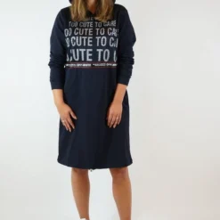 La Pèra Zwarte Sweatjurk Care Dames Hoodie Jurk Dames Zwart – Maat L/XL -Dameskleding Verkoop 550x825 358