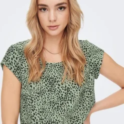 ONLY ONLVIC S/S AOP TOP NOOS PTM 13 ONLY ONLVIC S/S AOP TOP NOOS PTM -Dameskleding Verkoop 550x825 626